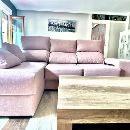 Housingleon- Barrio Humedo Apartment